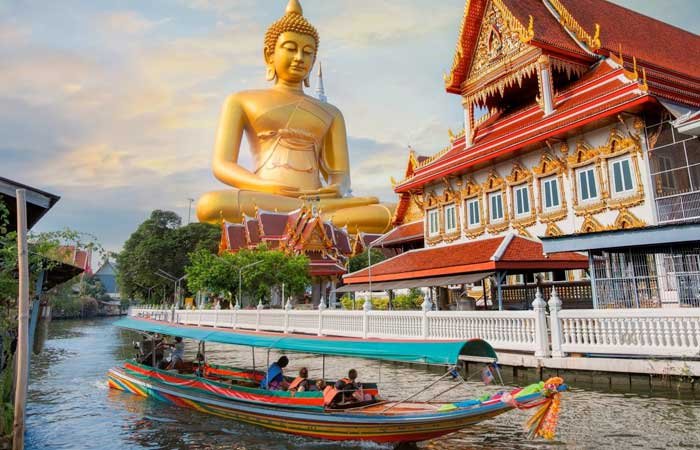 Bangkok Thailand statue on water